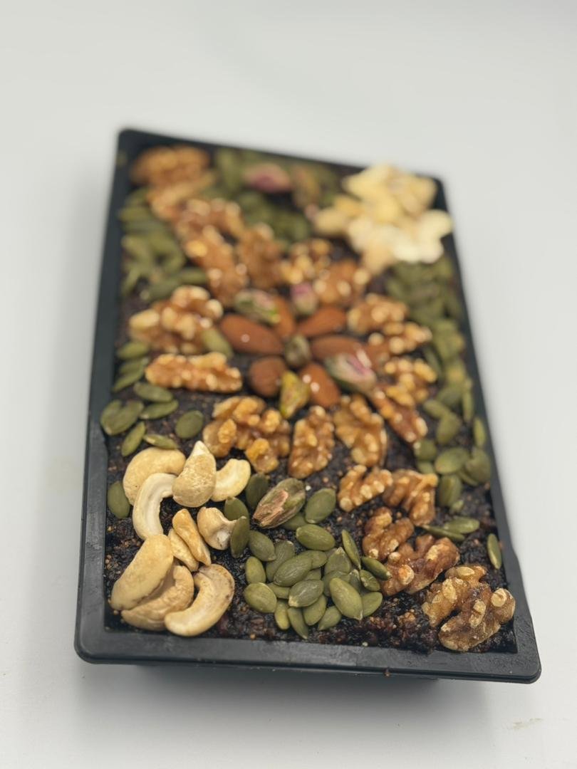 كرموس و زيت زيتون و العسل الحر المكسرات - الصورة 4