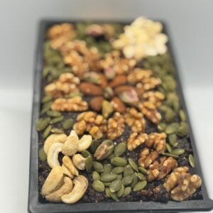 كرموس و زيت زيتون و العسل الحر المكسرات